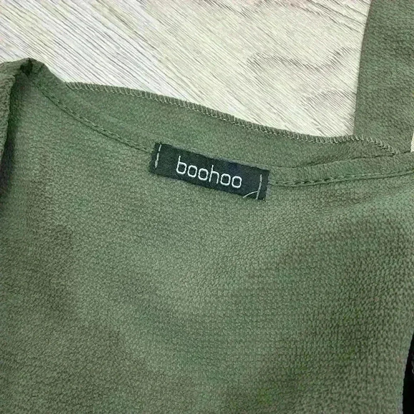 Boohoo Dark Green V-Neck Bell Sleeve Blouse Size S/M - Picture 5 of 8